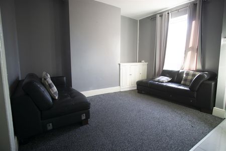 2 Bed House To Let on Kingswood Street, Preston - Photo 2