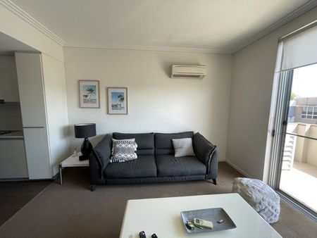 Secure 1 Bedroom + Study - Photo 2