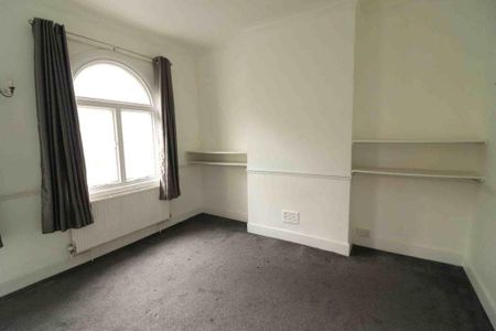 3 bedroom flat to rent - Photo 3