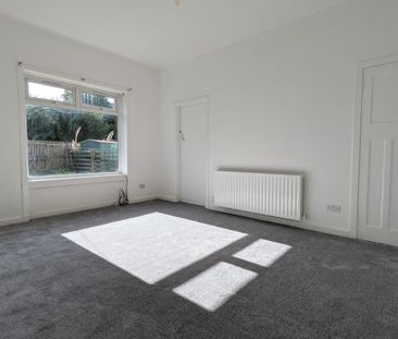 3 bedroom flat to rent - Photo 3