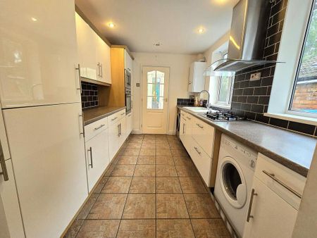 2 bedroom terraced house to rent - Photo 2