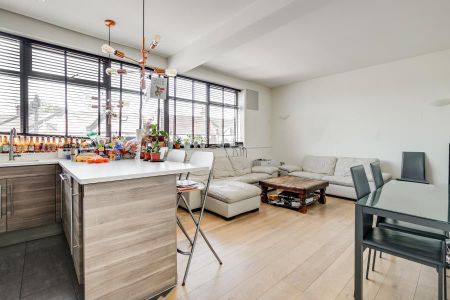 4 bedroom flat to rent - Photo 5