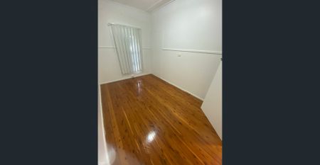 House 3 Bedroom For Lease - Photo 2