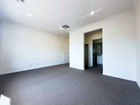 BRAND NEW 4 Bedroom Home with SOLAR PANELS! - Photo 3