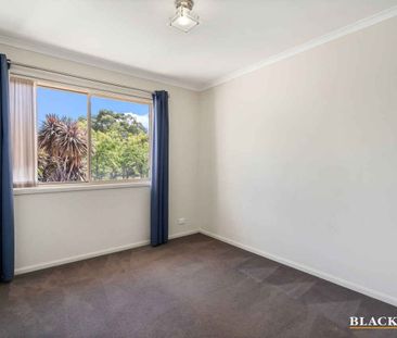 Stylish 3-Bedroom Townhouse with Golf Course Views & EV Charging - Photo 3