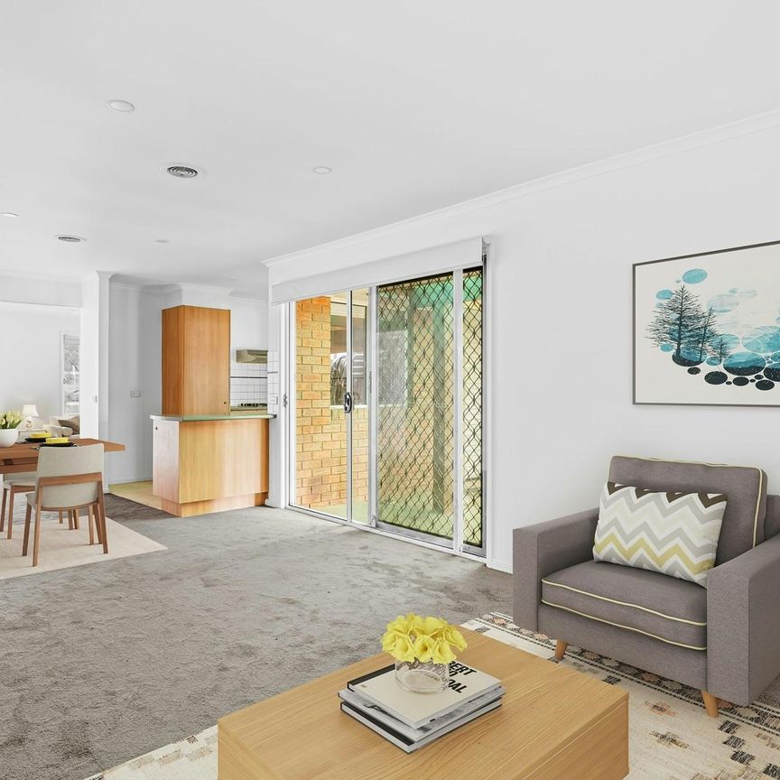 Spacious 4-Bedroom Family Home in a Prime Location... - Photo 1