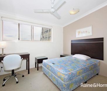 2 Bedroom - 2 Level Apartment In The Heart Of Spring Hill - Photo 3