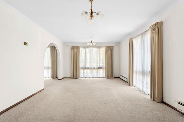 Family living in Belmont's heart - Photo 1