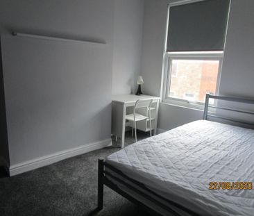 4 bedroom terraced house to rent - Photo 1