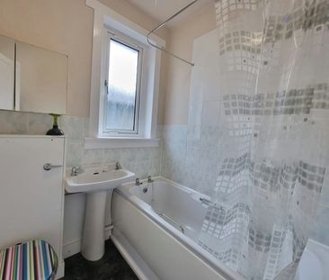 Flat to rent on - Photo 1