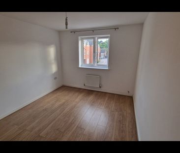 4 Bed Semi-Detached House, Guardian Way, LU1 - Photo 6