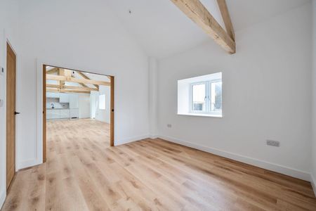 4 bedroom House To Let Total Size: 1215 SQ FT - Photo 2