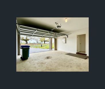 7 Cobain Way, Cranbourne East, Vic 3977 - Photo 6