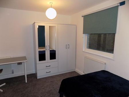 1 bedroom in a house share to rent - Photo 3