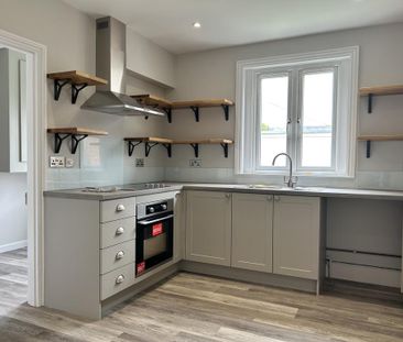 2 bedroom semi-detached house to rent - Photo 5