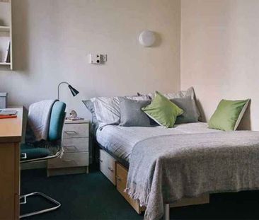 Silver 3 Bed Apartment - Photo 6