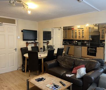 Room in a Shared House, Penrith Close, SW15 - Photo 5