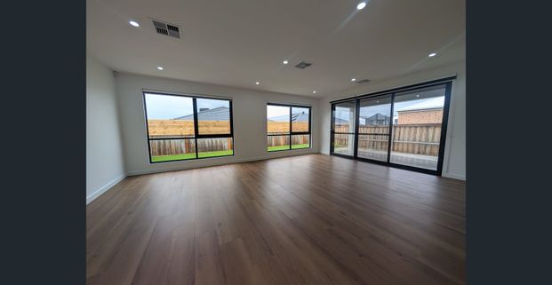 Brand New | 2 Masters - Photo 1