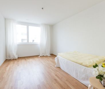 Rein ins neue Wohnglück! Grosse 4.5 Zimmer-Wohnung mit Sitzplatz - Photo 6