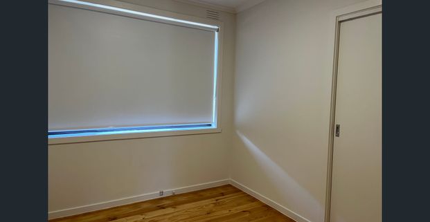 BEAUTIFULLY RENOVATED HOME - HEART OF TULLAMARINE! - Photo 1