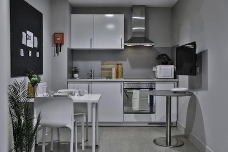 1 bedroom in a flat share to rent - Photo 5