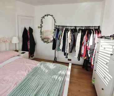 4 bedroom semi-detached house to rent - Photo 5