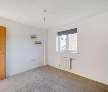 Hereford Close, Woking, GU21 - Photo 6