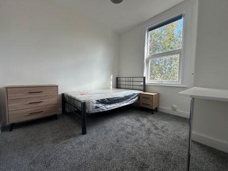 8 Bed Terraced House, Winston Gardens, LS6 - Photo 5