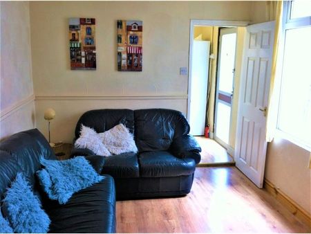 4 bedroom terraced house to rent - Photo 2