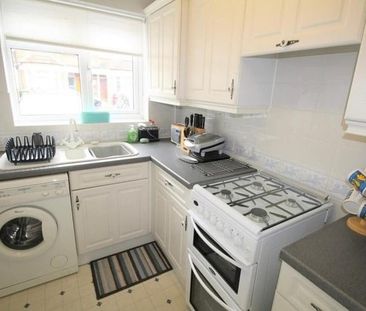 Room in a Shared House, Silverland Street, E16 - Photo 2