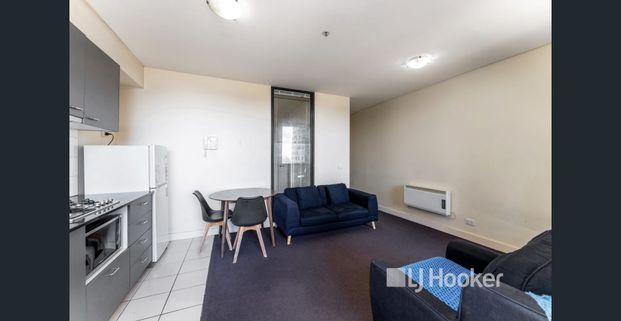 Stylishly Furnished Two-bedroom Apartment! - Photo 1