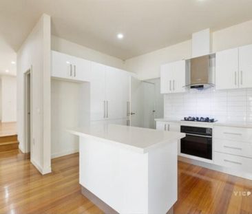 Mitcham - Photo 6