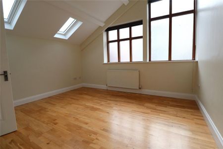 6 bedroom detached house to rent - Photo 5