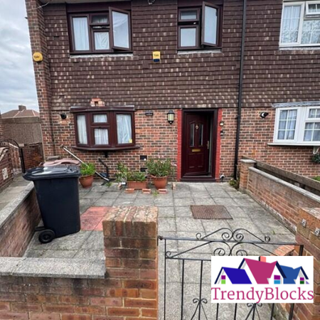 3 bedroom end of terrace house to rent - Photo 5