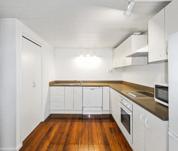 Iconic George Court apartment - Photo 5