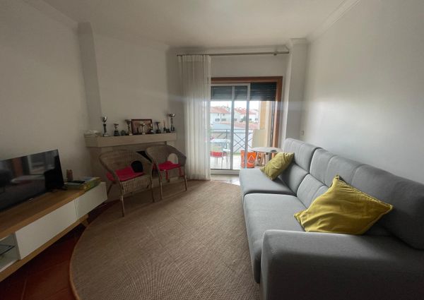 Apartamento T2 em empreendimento com piscina na Praia da Barra.