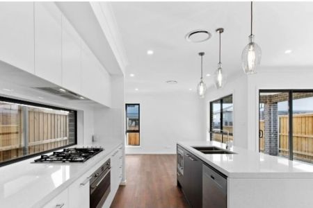 Contemporary Family Home with Versatile Open-Plan Living - Photo 4