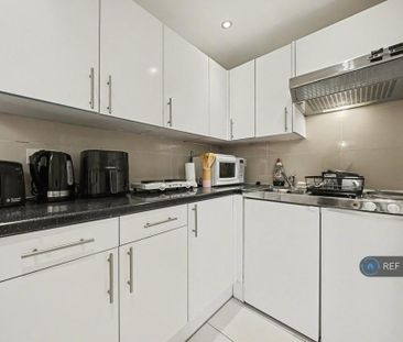 Studio to rent - Photo 6