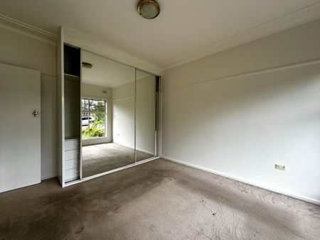 Spacious 4-Bedroom House Close to Public Transport - Photo 2