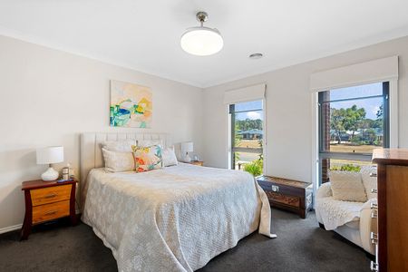 Modern Family Living in Junortoun Location - Photo 3