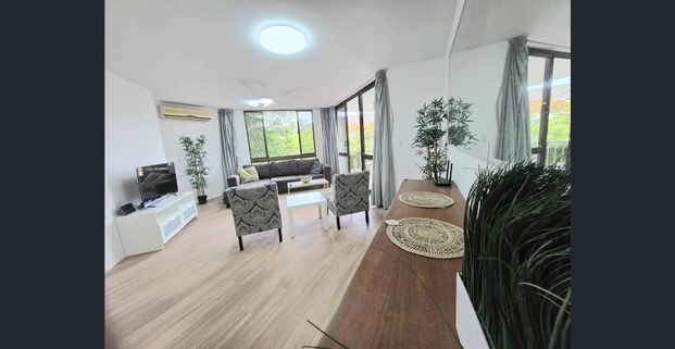 FURNISHED, RIVERSIDE AND 250M TO UQ - Photo 1