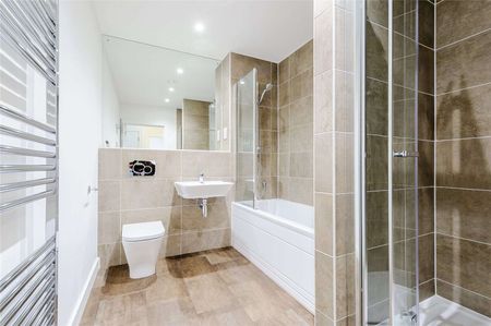 A modern two bedroom apartment - Photo 3