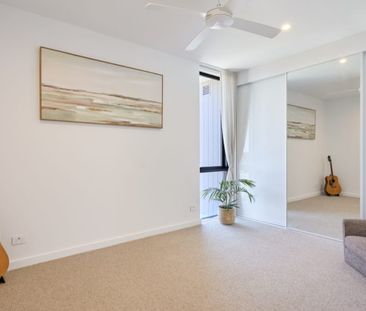 701/73-75 Golden Four Drive - Photo 4