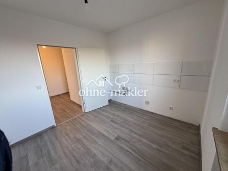 Neu renovierte 2,5 -Zimmer-Wohnung mit Balkon und Weitsicht ins Sauerland - Photo 2
