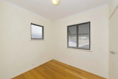 Modern Chic Townhouse in Prime Fremantle Location - Photo 5