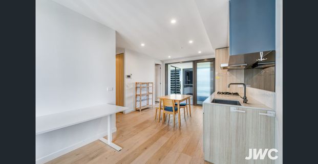 Modern FULLY FURNISHED 2-Bedroom Apartment in the Heart of South Yarra - Photo 1