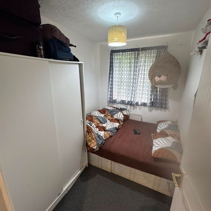 Room in a Shared House, Grove End, E18 - Photo 2