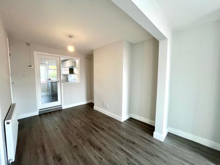 Refurbished 2-Bed - Photo 2