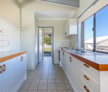 25 Wardoo Street, Southport QLD 4215 - House For Rent - $750 | Domain - Photo 4