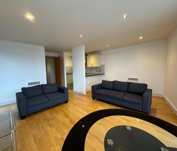 3 bedroom Flat To Let - Photo 1